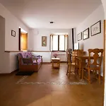 Hostel Rurales La Casa Vieja De *