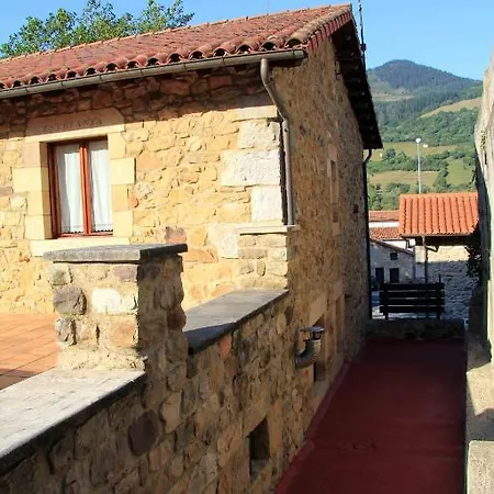 Hostel Rurales La Casa Vieja De Alceda