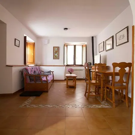 Hostal Rurales La Casa Vieja De *
