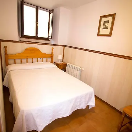 Hostal Rurales La Casa Vieja De *