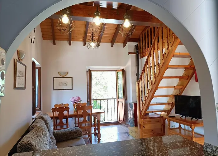 Hostel Rurales La Casa Vieja De Alceda