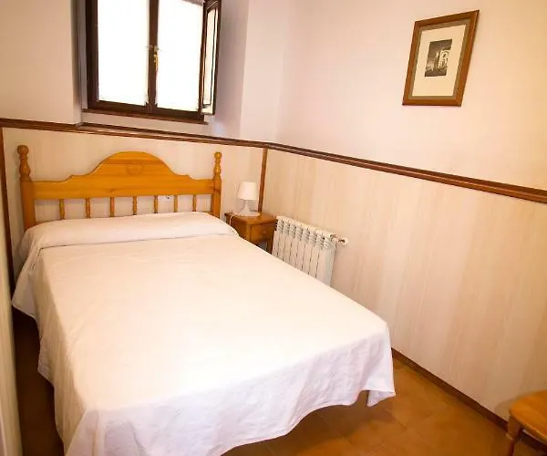 Hostel Rurales La Casa Vieja De *